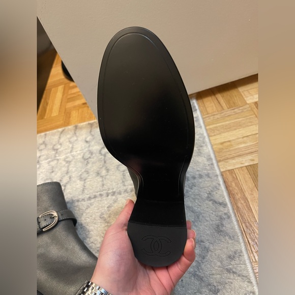 CHANEL Mid Heel Gray and Black Boots - Picture 4 of 6